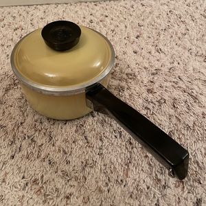 Vintage Club Harvest Gold Saucepan w/ Lid